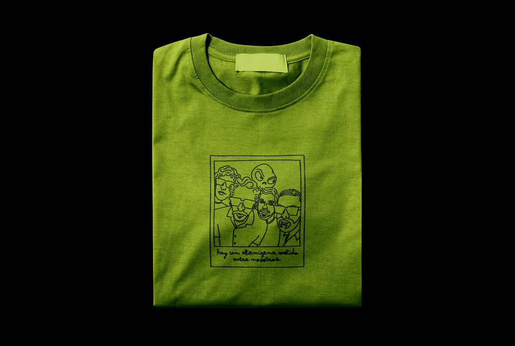 Camiseta "Alienígena entre nosotros"