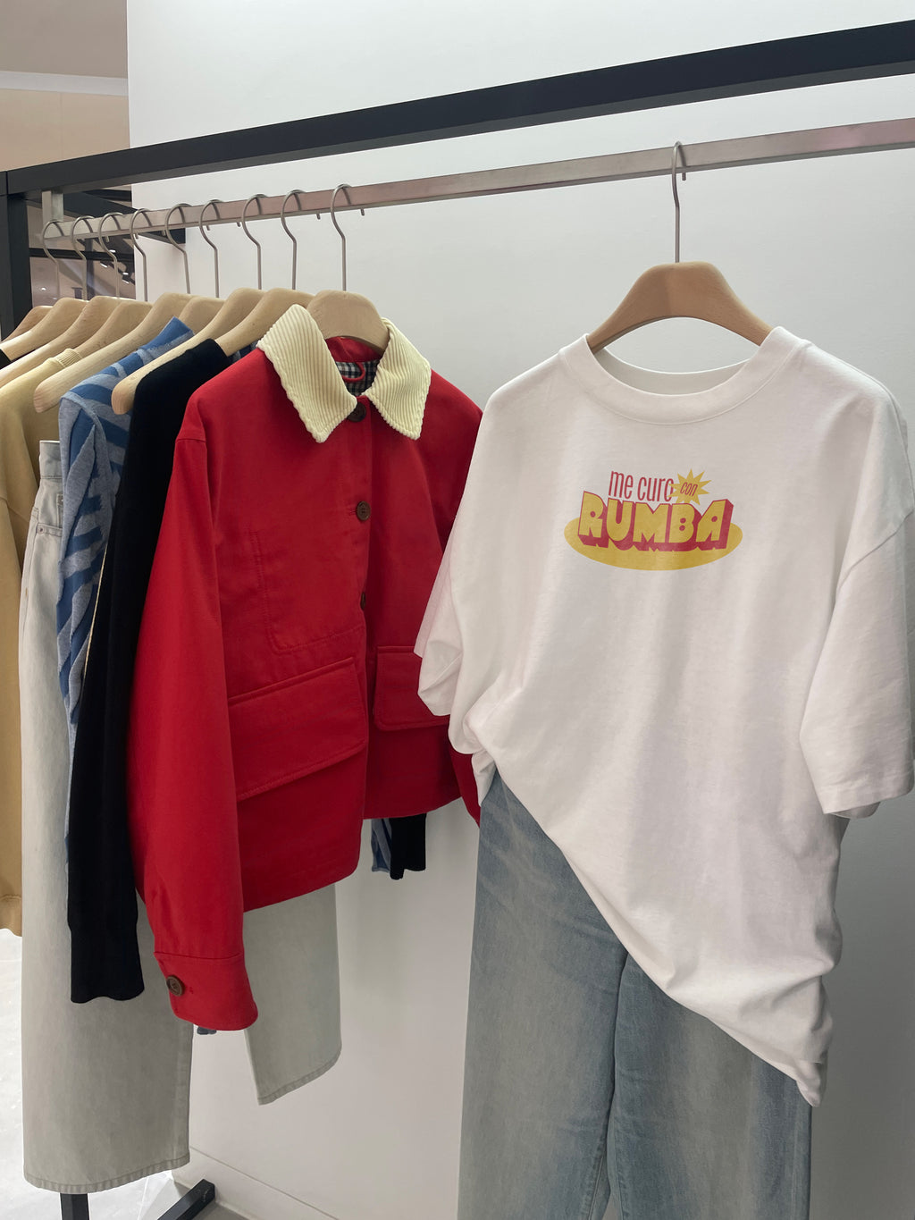 Camiseta "Me curo con rumba"